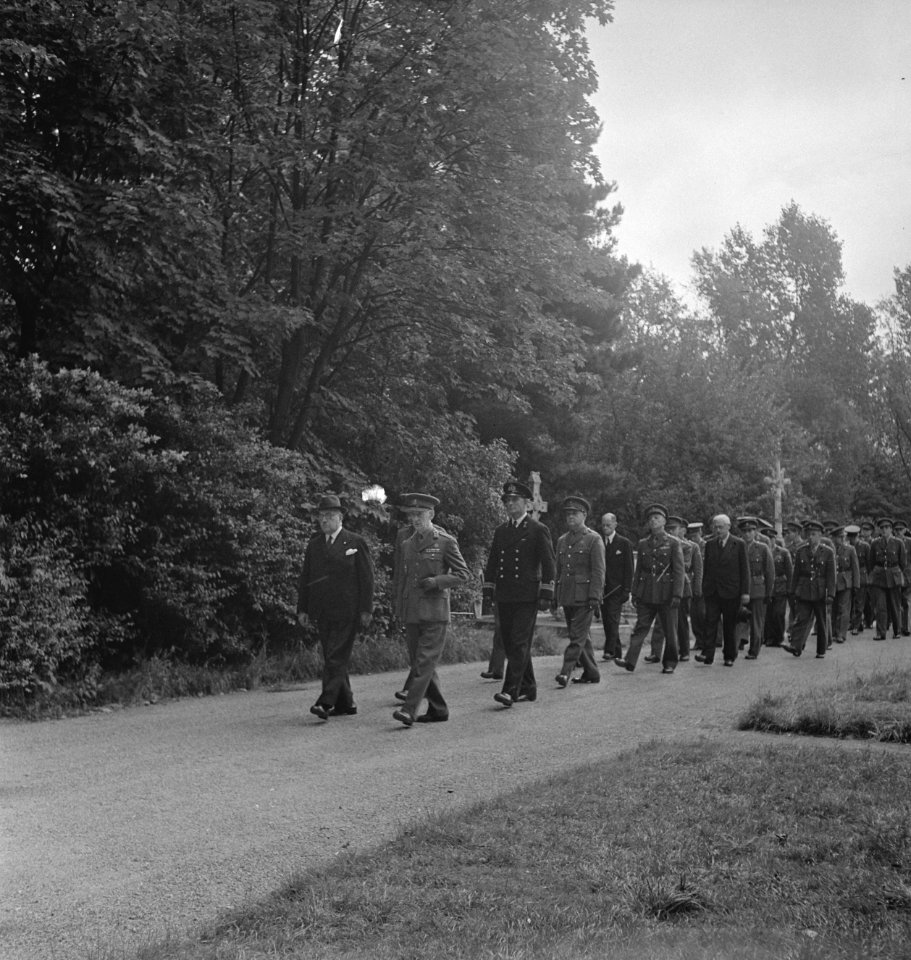 Militaire begrafenis in Engeland (generaal Noothoven van Goor). Generaal-majoor, Bestanddeelnr 935-3412