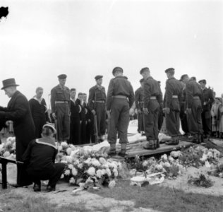 Militaire begrafenis majoor mach C Donders Huisdinnen, Bestanddeelnr 908-0202