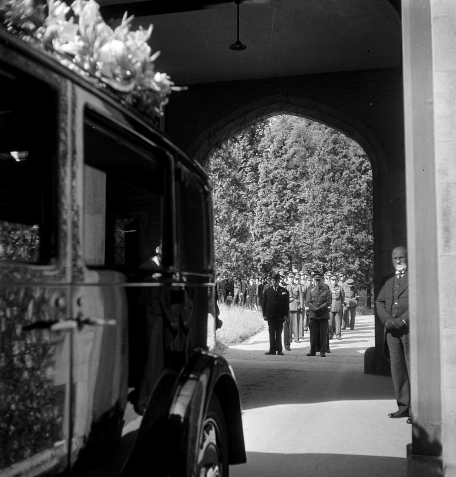 Militaire begrafenis in Engeland., Bestanddeelnr 935-3426