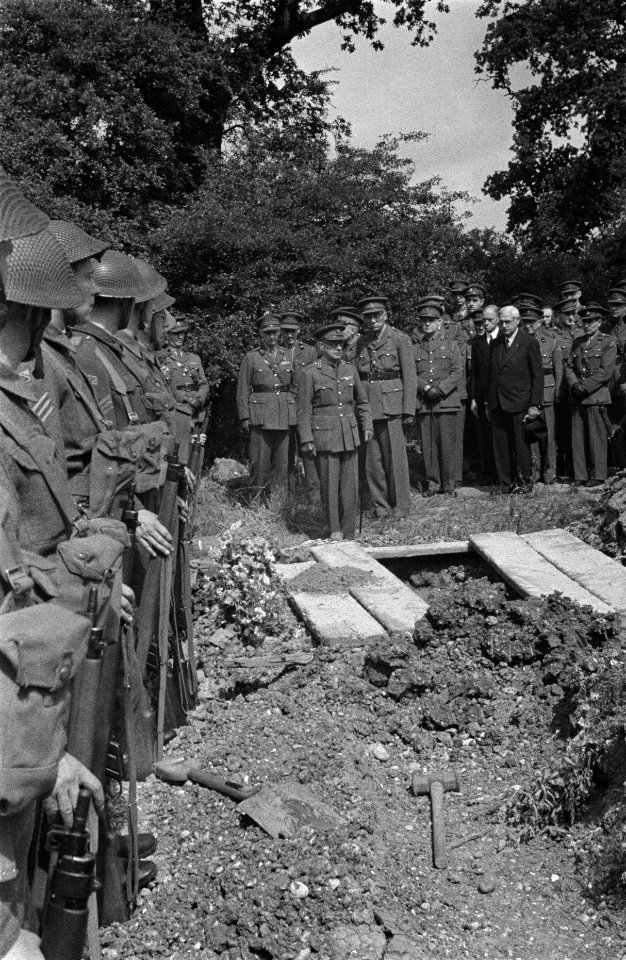 Militaire begrafenis in Engeland (generaal Noothoven van Goor). Generaal J.W. v, Bestanddeelnr 935-3407