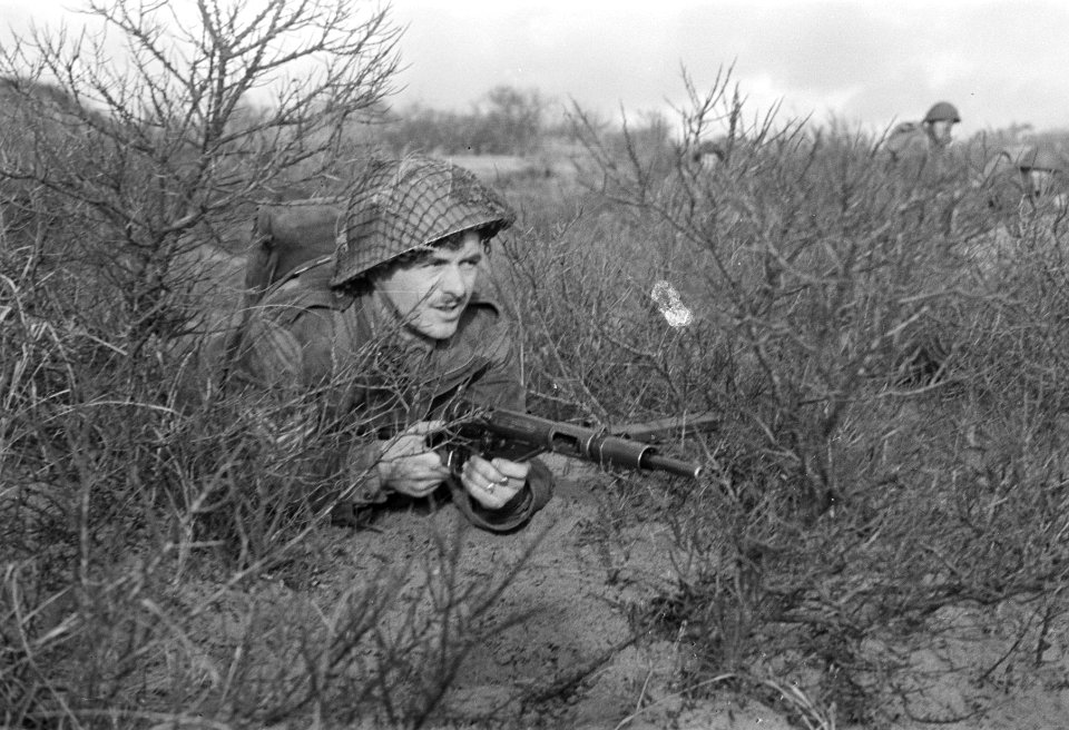 Militair opleidingskamp te Bloemendaal(bezoek Generaal Kruls ), Bestanddeelnr 901-5107