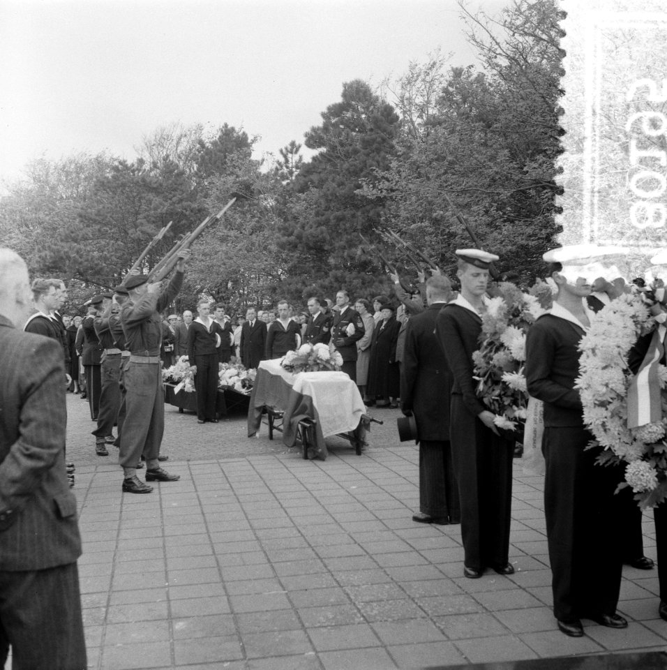 Militaire begrafenis majoor mach C Donders Huisdinnen, Bestanddeelnr 908-0195