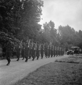 Militaire begrafenis in Engeland., Bestanddeelnr 935-3424