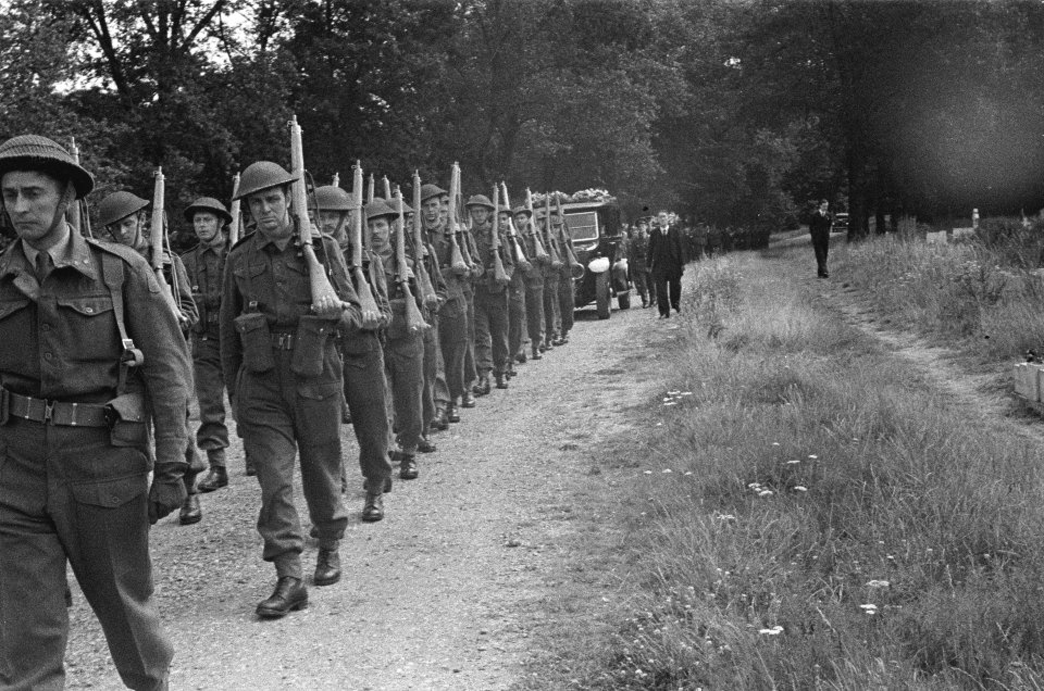 Militaire begrafenis in Engeland (generaal Noothoven van Goor), Bestanddeelnr 935-3418