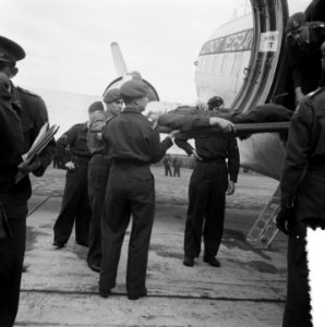 Militaire oefening Hold Fast in Duitsland. Oefening gewondentransport, Bestanddeelnr 905-3136