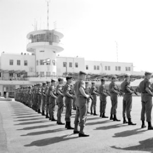 Militaire erehaag aan de voet van de verkeerstoren, Bestanddeelnr 255-3122