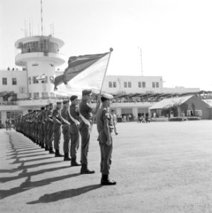 Militaire erehaag aan de voet van de verkeerstoren, Bestanddeelnr 255-3124