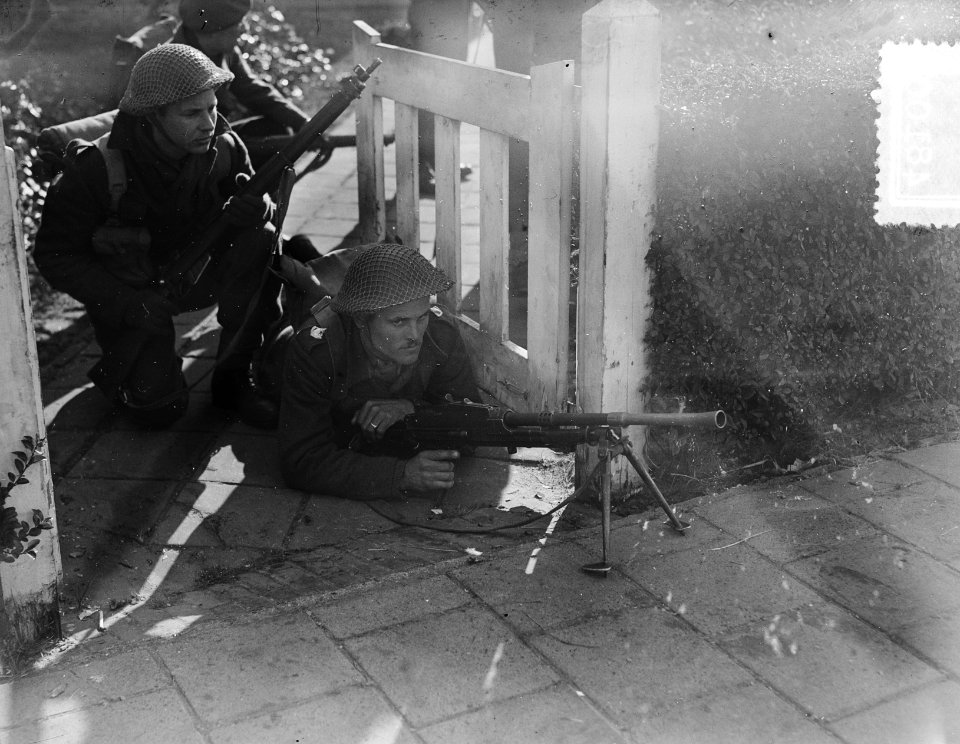 Militaire oefeningen Castricum (parachutisten), Bestanddeelnr 904-8100