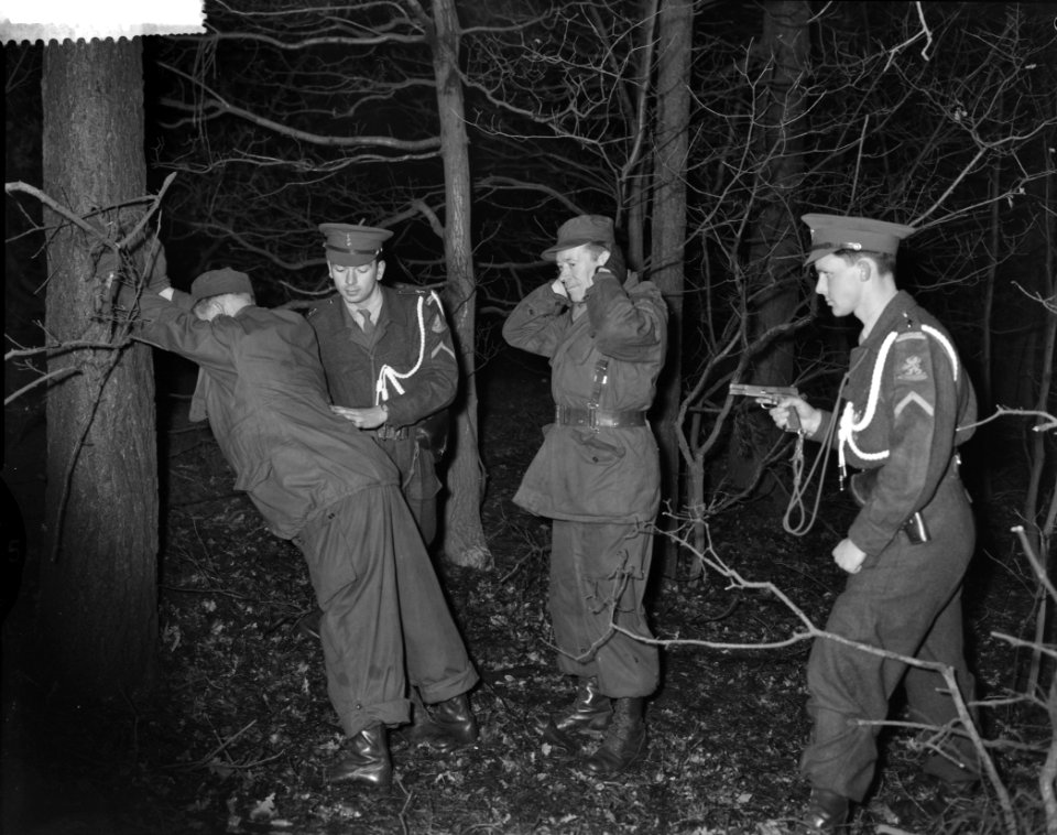 Militaire oefeing Loop door, Bestanddeelnr 912-1240