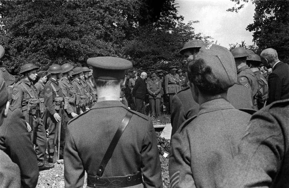 Militaire begrafenis in Engeland (generaal Noothoven van Goor), Bestanddeelnr 935-3419