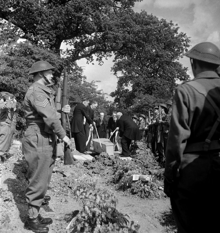 Militaire begrafenis in Engeland (generaal Noothoven van Goor), Bestanddeelnr 935-3420