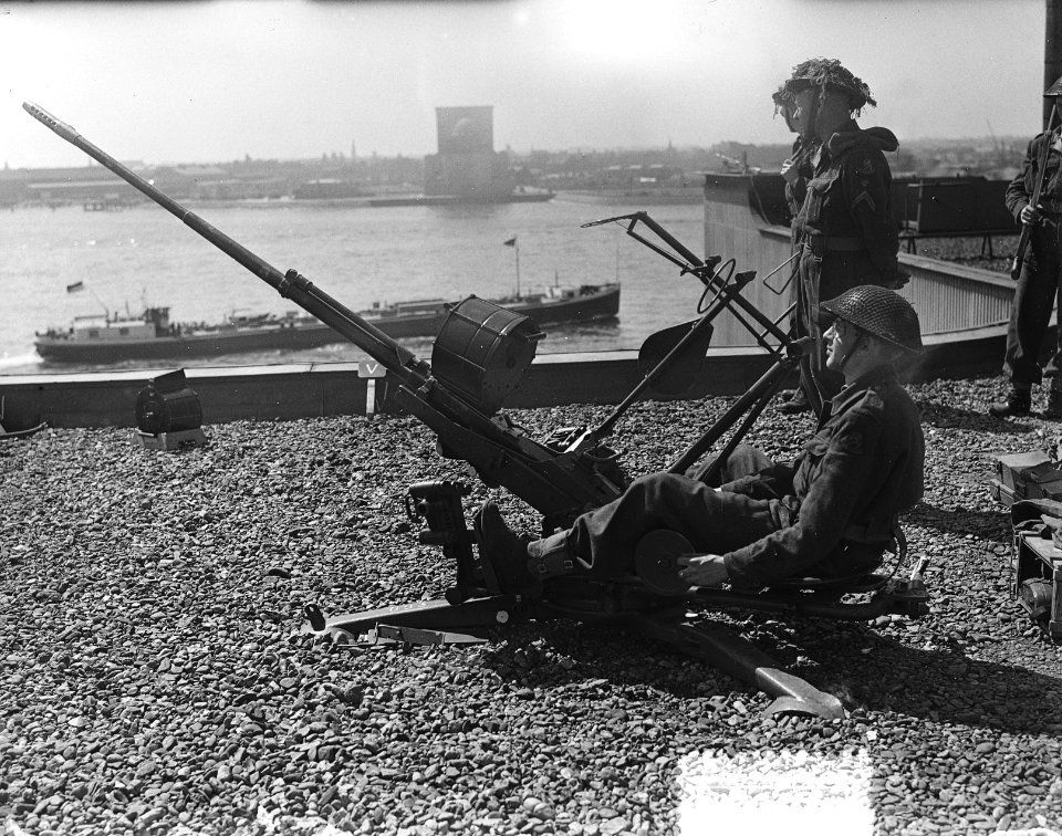 Militaire oefening ter beveiliging Maastunnel in Rotterdam, Bestanddeelnr 905-7371