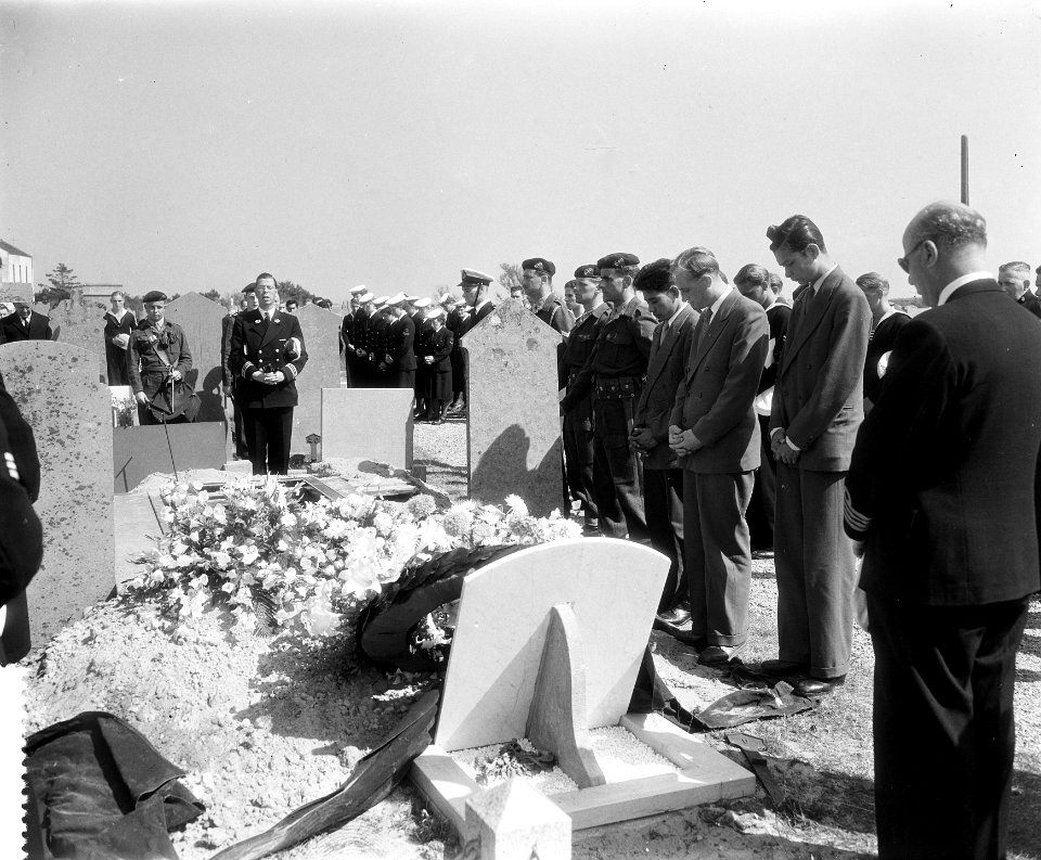 Militaire begrafenis matroos 1e klasse W. Z. Barends Den Helder, Bestanddeelnr 907-2323