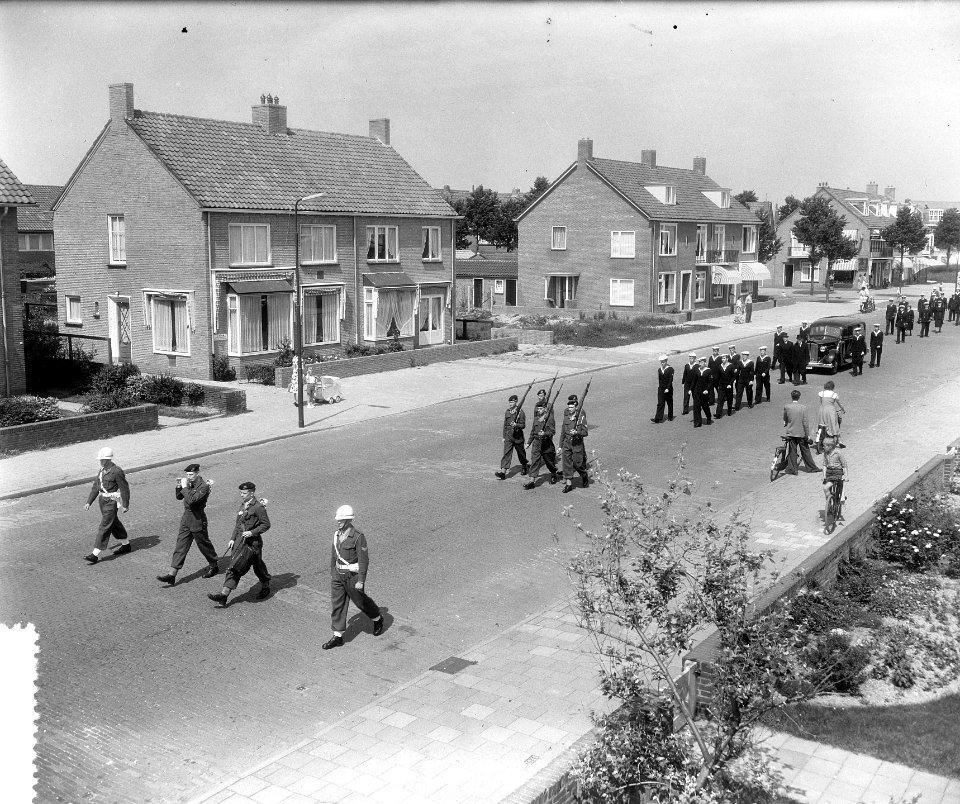 Militaire begrafenis matroos 1e klasse W. Z. Barends Den Helder, Bestanddeelnr 907-2320