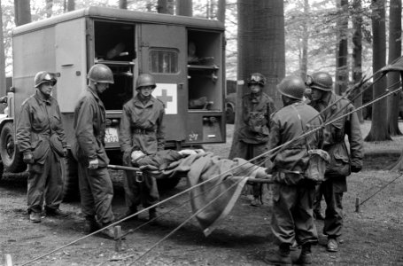 Militaire geneeskundige oefening Houen zo door het 11 Geneeskundig Bataljon bi, Bestanddeelnr 911-2643