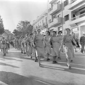 Militaire eenheid vrouwen tijdens de militaire parade in Haifa op 15 mei 1949 b…, Bestanddeelnr 255-0999