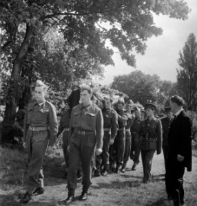 Militaire begrafenis in Engeland., Bestanddeelnr 935-3422