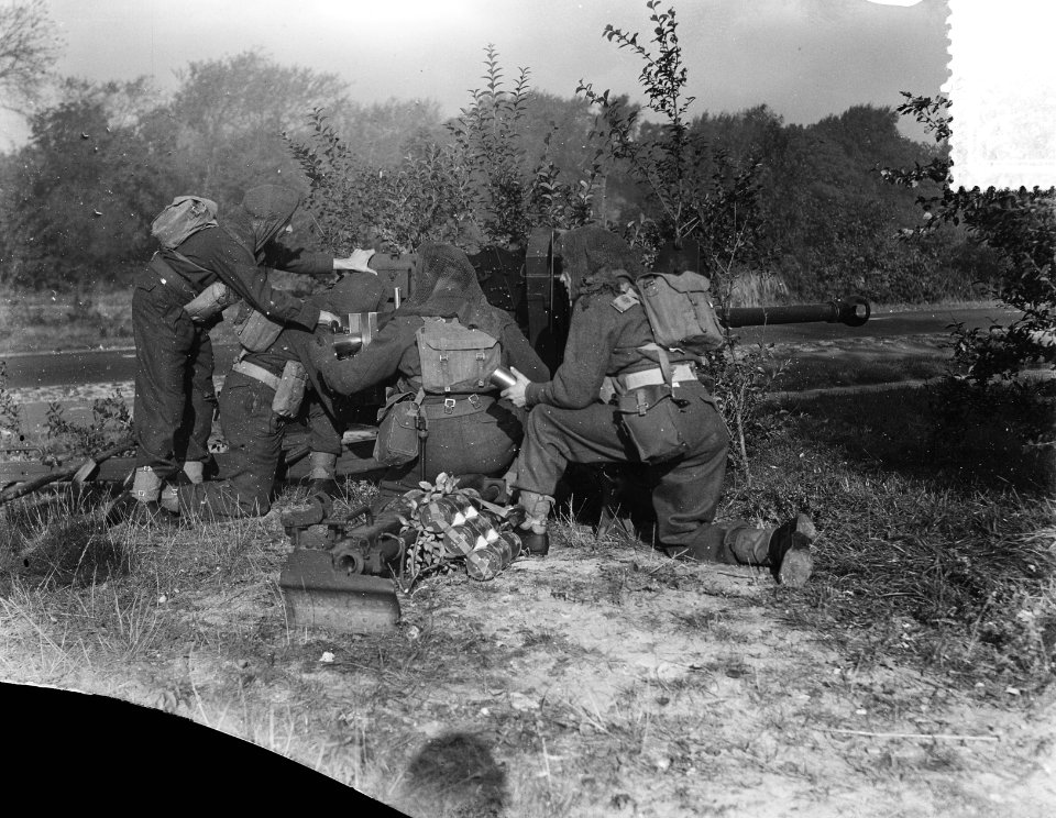 Militaire oefeningen Castricum (parachutisten), Bestanddeelnr 904-8097
