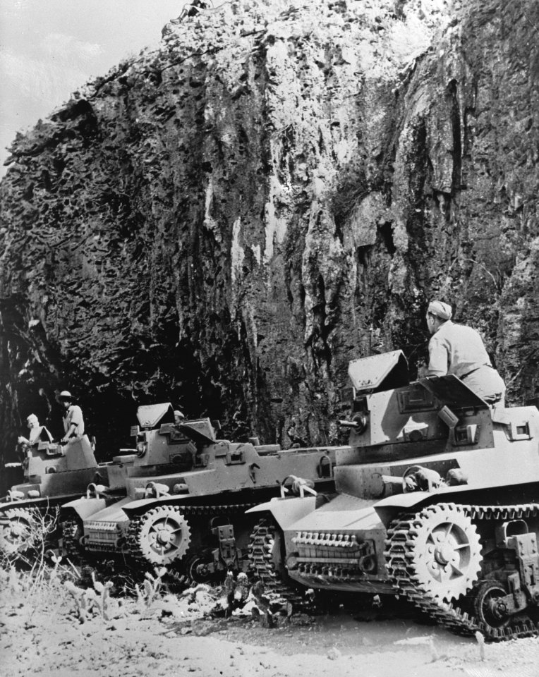 Militaire oefeningen op Curaçao. Amerikaanse lichte tanks, Bestanddeelnr 935-1399