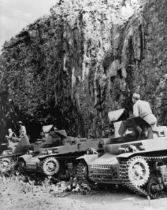 Militaire oefeningen op Curaçao. Amerikaanse lichte tanks, Bestanddeelnr 935-1399