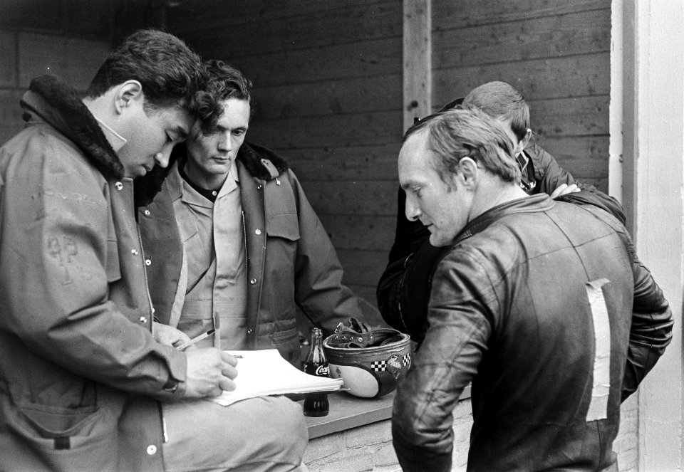Mike Hailwood in het rennerskwartier, Bestanddeelnr 920-4328