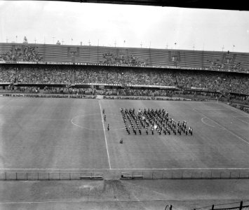 Militair taptoe tbv de militaire oorlogsslachtoffers in het Feyenoordstadion , Bestanddeelnr 909-5703