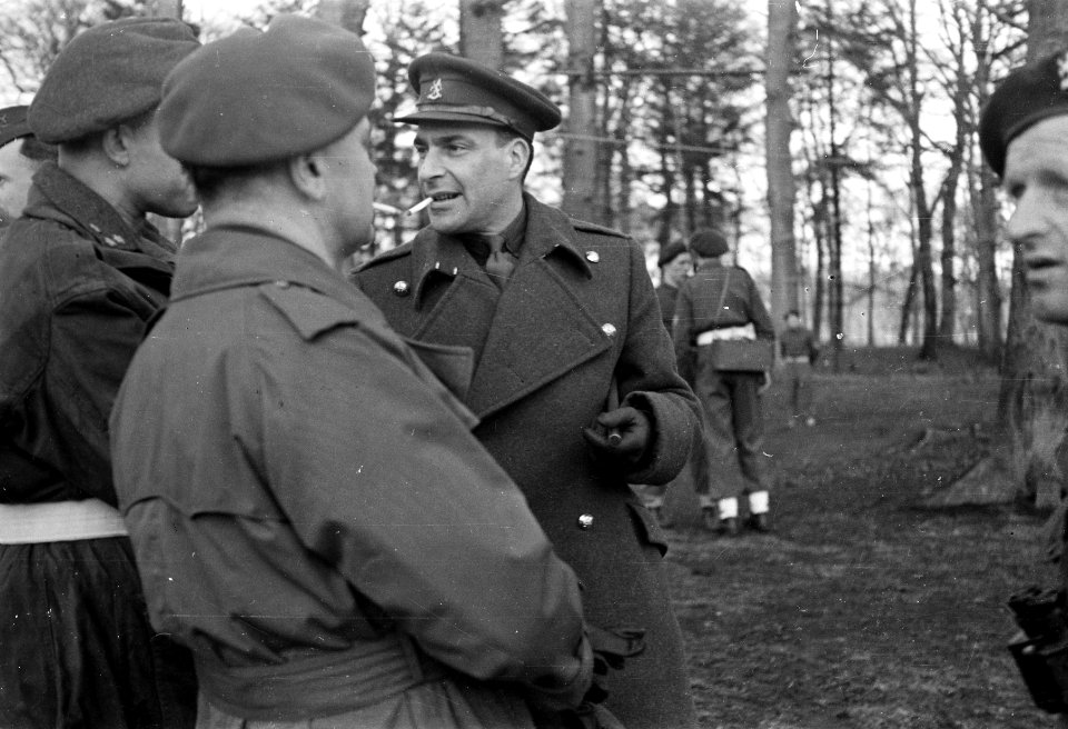 Militair opleidingskamp te Bloemendaal(bezoek Generaal Kruls ), Bestanddeelnr 901-5134