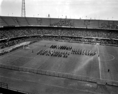 Militair taptoe tbv de militaire oorlogsslachtoffers in het Feyenoordstadion , Bestanddeelnr 909-5700