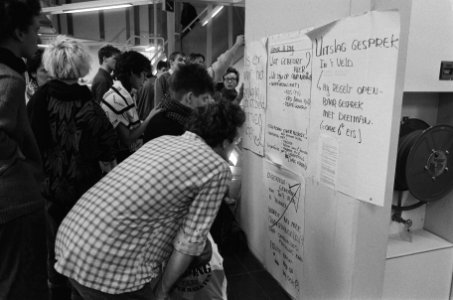 Ministerie Onderwijs en Wetenschappen bezet door studenten in verband met studie, Bestanddeelnr 933-4976