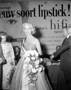 Miss Holland Verkiezingen 1957 in Krasnapolsky te Amsterdam Miss Holland is de , Bestanddeelnr 908-5523