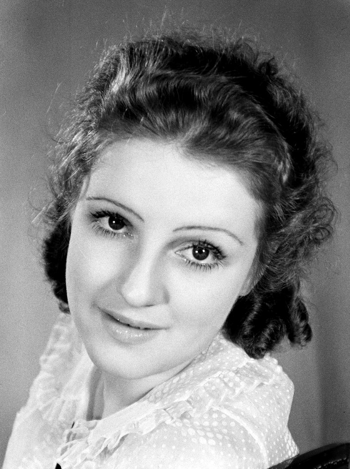 Miss France zonder hoed -deel van serie waarin zij winterhoeden showt van Helene, Bestanddeelnr 191-1208