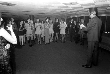 Miss Disc gekozen in City Theater Amsterdam . Bernadette Walenkamp miss Disc, Bestanddeelnr 923-0825