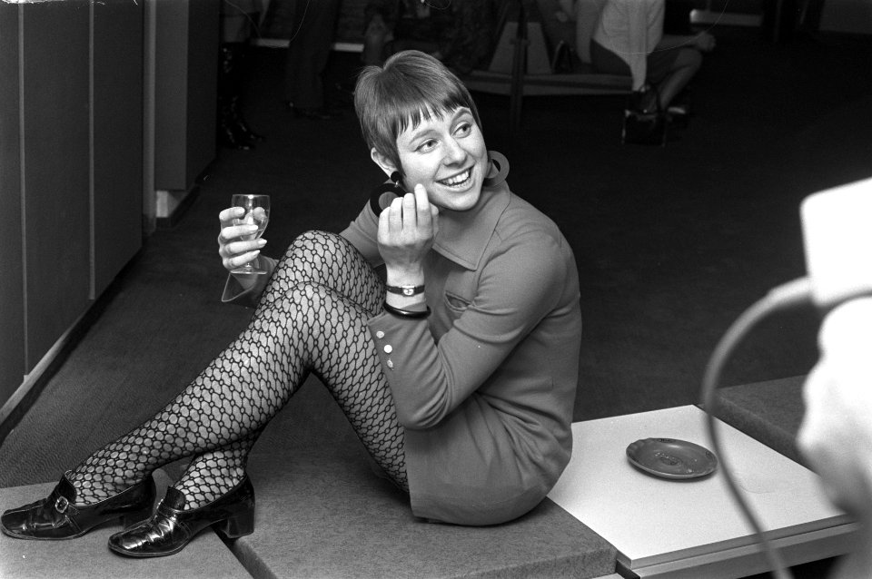 Miss Disc gekozen in City Theater Amsterdam . Bernadette Walenkamp miss Disc, Bestanddeelnr 923-0822