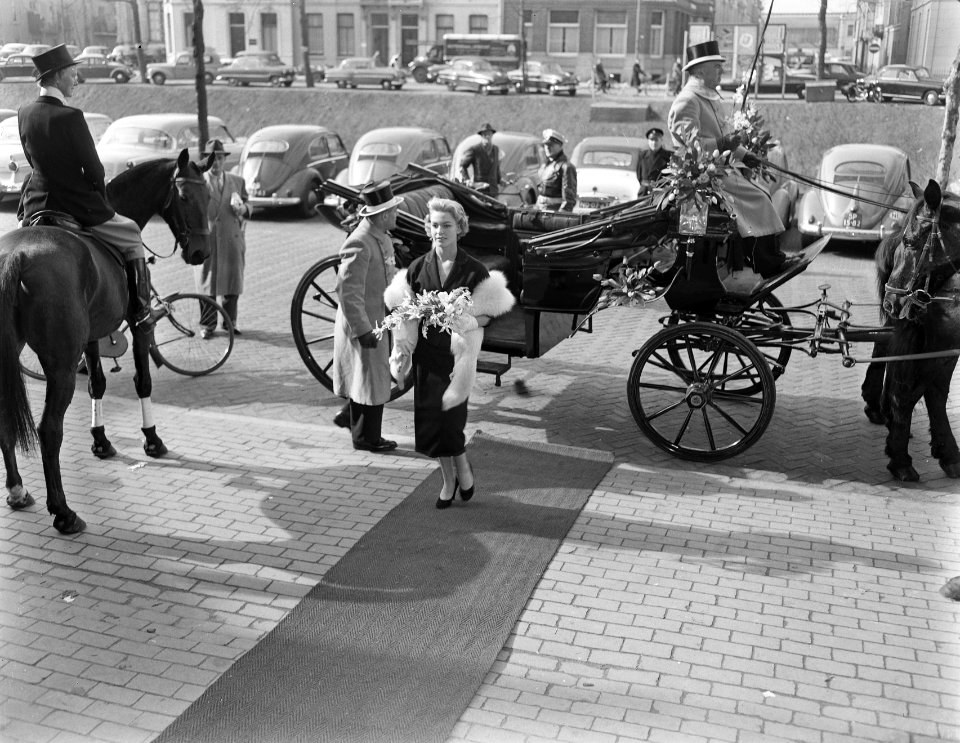 Miss Holland 1956 Rita Schmidt bezoekt textieljaarbeurs Utrecht, Bestanddeelnr 907-6509