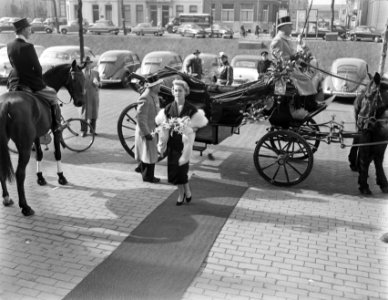 Miss Holland 1956 Rita Schmidt bezoekt textieljaarbeurs Utrecht, Bestanddeelnr 907-6509