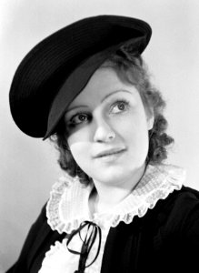 Miss France met winterhoeden van Helene Sorbier, juli 1936 - donkerblauwe hoed m, Bestanddeelnr 191-1204