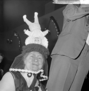 Miss Carnaval 1963 in Bellevue te Amsterdam gekozen, de 21 jarige Margo Driezen, Bestanddeelnr 914-8593