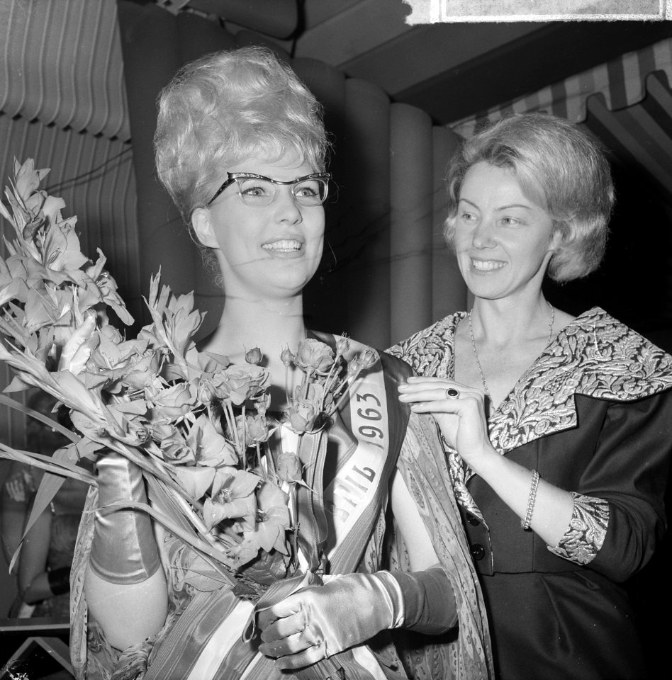 Miss Bril-verkiezing 1963. Jenny de Knegt uit Amsterdam is winnares, Bestanddeelnr 915-2092