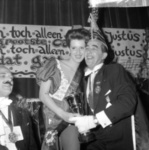 Miss Carnaval 1963 in Bellevue te Amsterdam gekozen, de 21 jarige Margo Driezen, Bestanddeelnr 914-8590