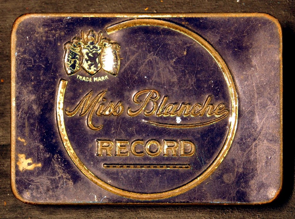 Miss Blanche Reocord tobacco tin pic1