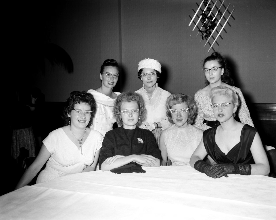 Miss Bril 1957 gekozen tijdens de opticiensvergadering in Krasnapolski, Bestanddeelnr 908-6669