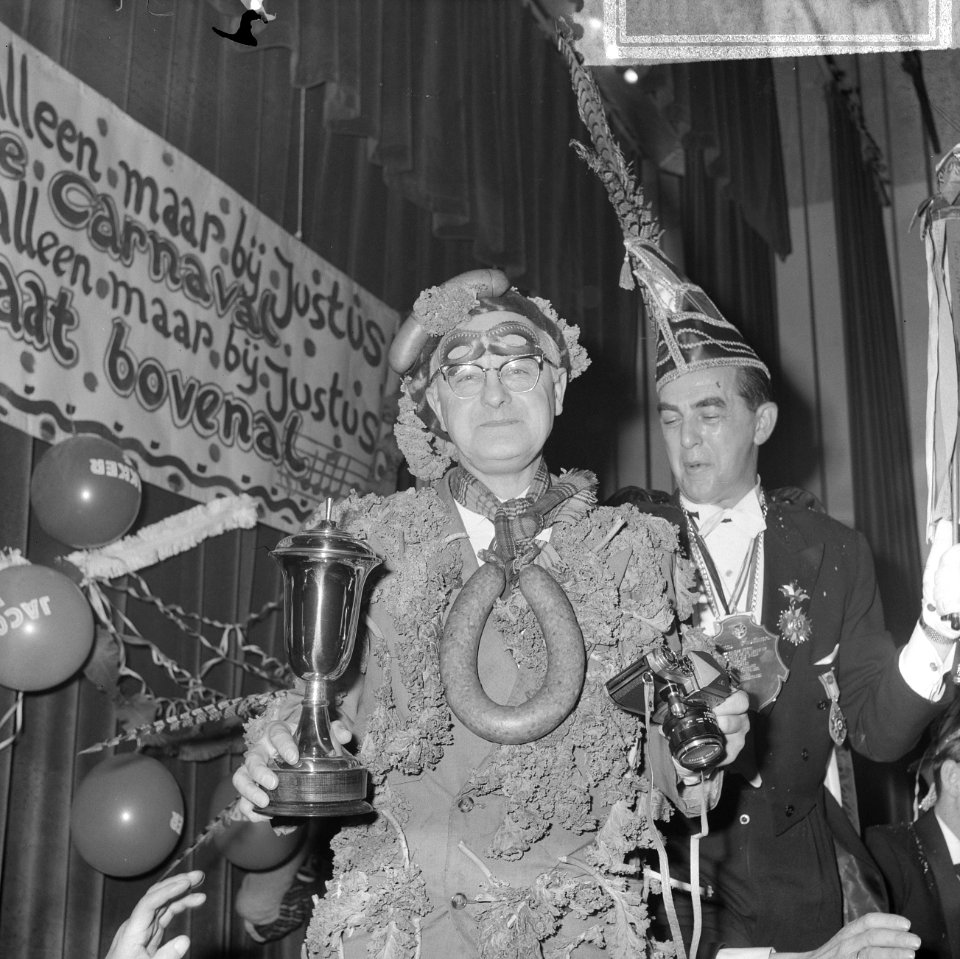 Miss Carnaval 1963 in Bellevue te Amsterdam gekozen, de 21 jarige Margo Driezen, Bestanddeelnr 914-8592