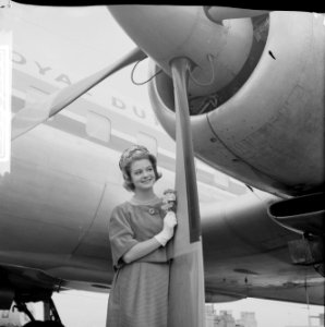 Miss Katoen Peune Percy ( 19 jaar 1.70 meter studente) op Schiphol, Bestanddeelnr 913-9913