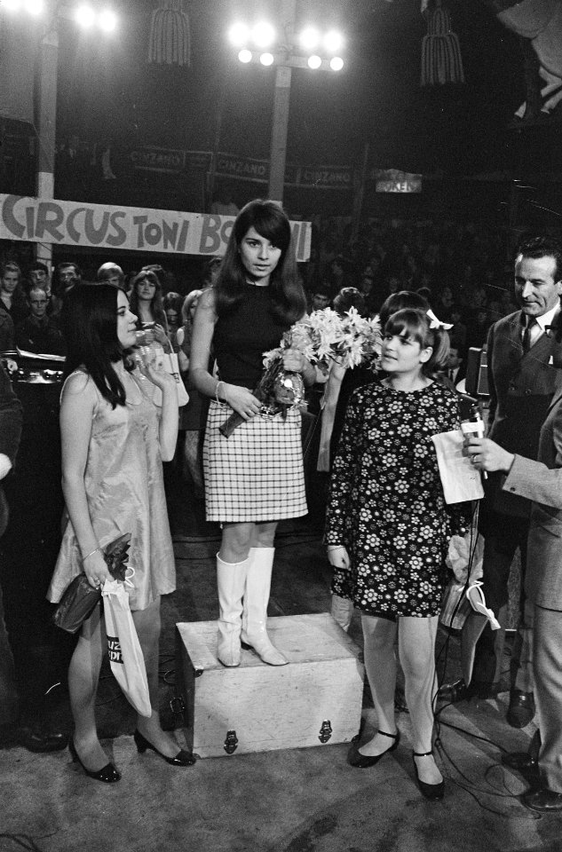 Miss Beat 1966 gekozen in circus-residentie Toni Boltini de nummers 1, 2 en 3, Bestanddeelnr 919-8900