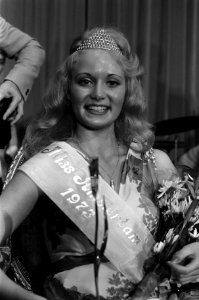 Miss Amsterdam verkiezing , Miss Amsterdam , Marga van den Heuvel, Bestanddeelnr 926-4362
