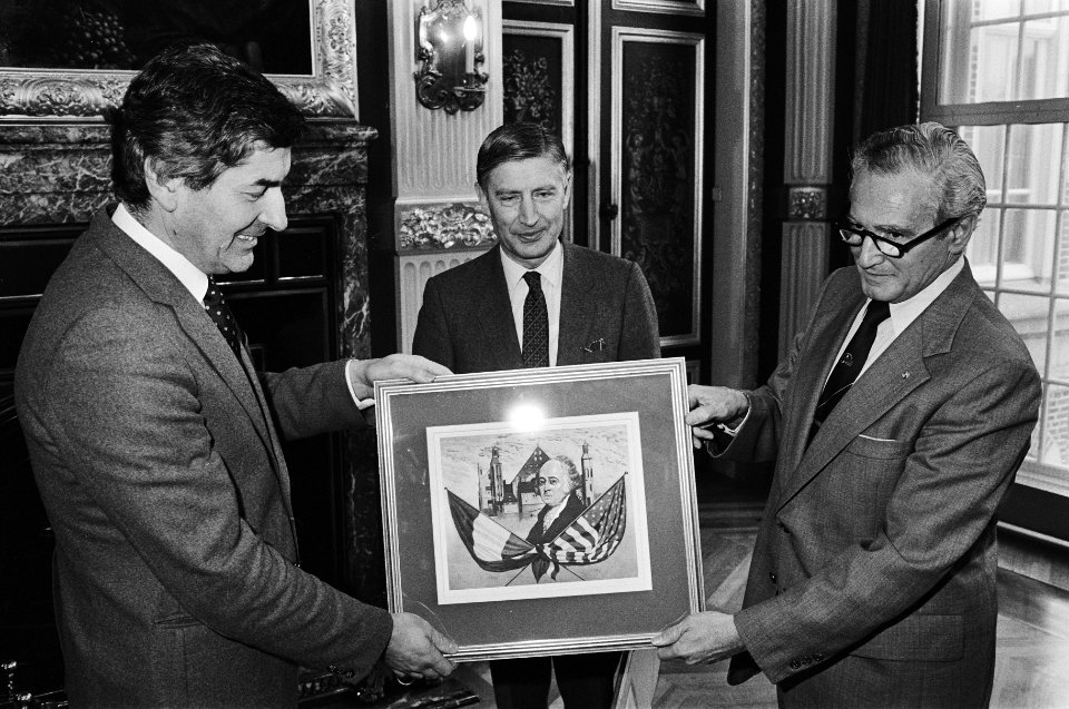 Ministers-presidenten, internationale betrekkingen, geschenken, kunstwerken, Ex , Bestanddeelnr 932-4405