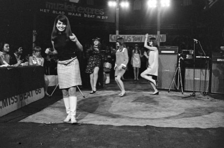 Miss Beat 1966 gekozen in circus-residentie Toni Boltini. Winnares de 16-jarige , Bestanddeelnr 919-8901