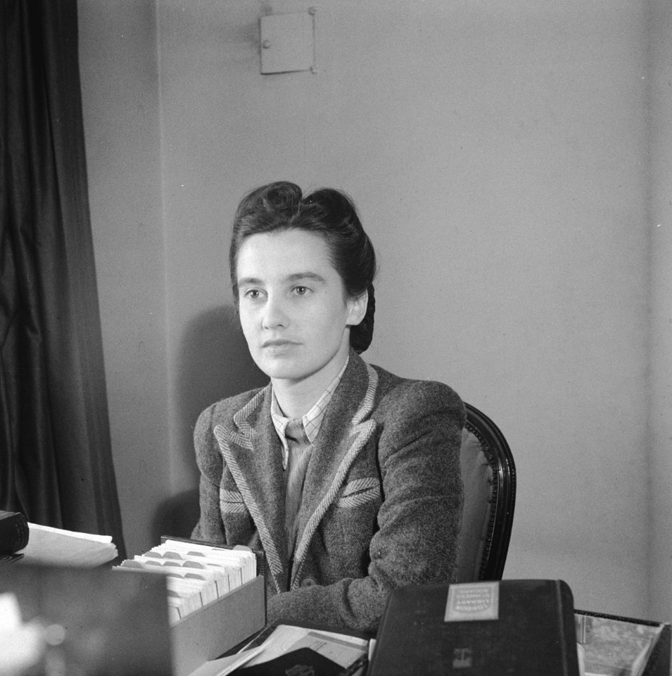 Miss B. Gibbons, Bestanddeelnr 935-0679