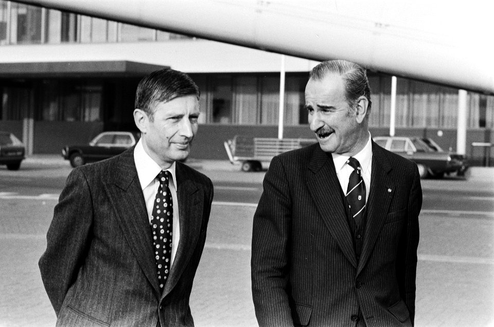Ministers-presidenten, ministers, aankomst en vertrek, Klaauw, Chris van der, Bestanddeelnr 930-2656