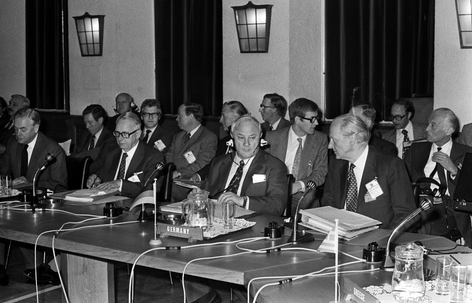 Ministers van defensie van Europese Navolanden bijeen in Den Haag (Euro-groep) , Bestanddeelnr 928-2545